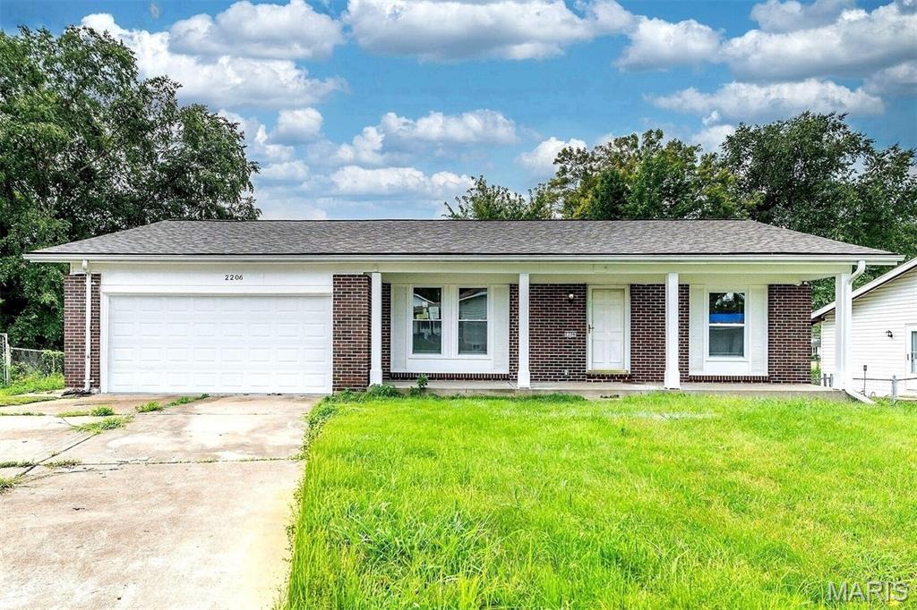 Photo of 2206 Outlook Drive, St Louis, MO 63136 (MLS # 26054152)