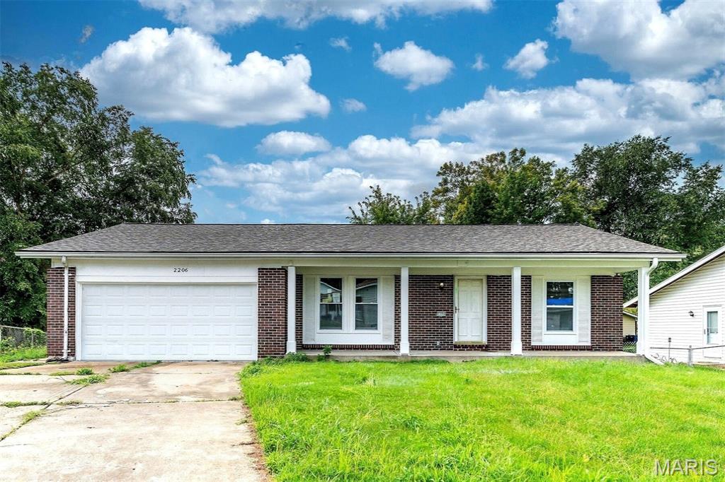 Photo of 2206 Outlook Drive, St Louis, MO 63136 (MLS # 26054152)