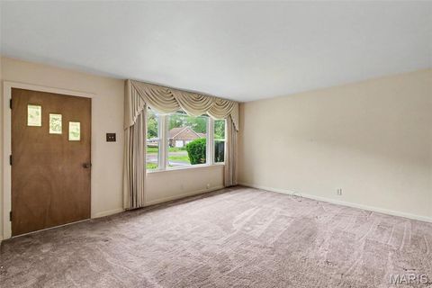 Tiny photo for 228 Newton Place, Ballwin, MO 63021 (MLS # 26031764)