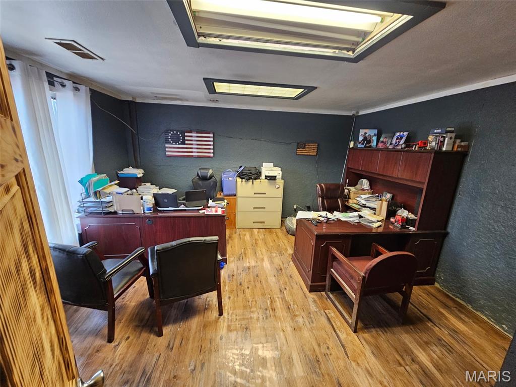 na - Commercial Sale