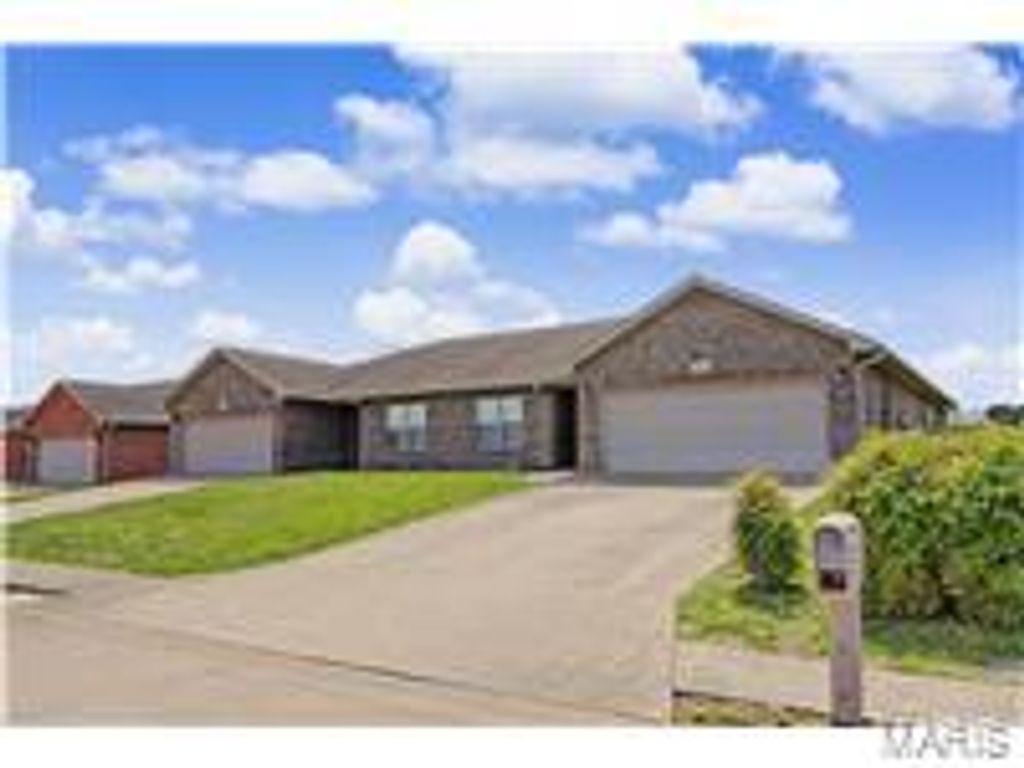 Photo of 429 W Deerwood Drive, Jackson, MO 63755 (MLS # 26030235)