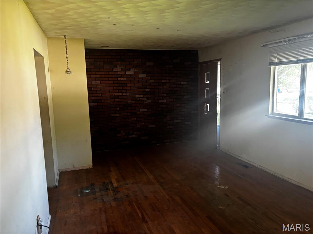 11035 Saturn Drive