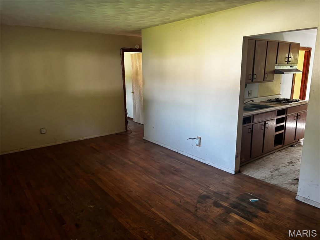 11035 Saturn Drive