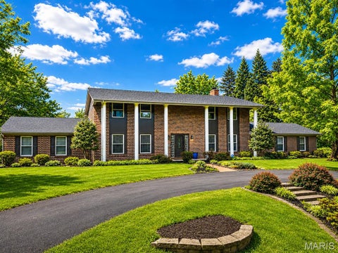 Photo of 1216 Paloma Drive, Town and Country, MO 63131 (MLS # 26047028)