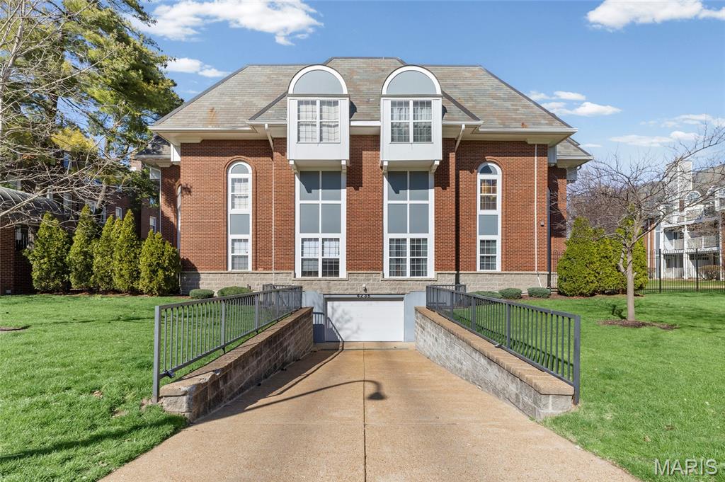 Renmore Condo Ph 01 - Residential