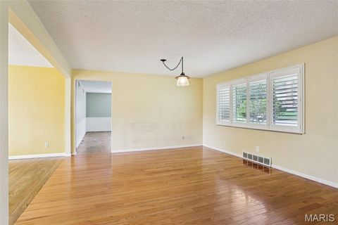 Tiny photo for 512 Bryan Avenue, Kirkwood, MO 63122 (MLS # 25071216)