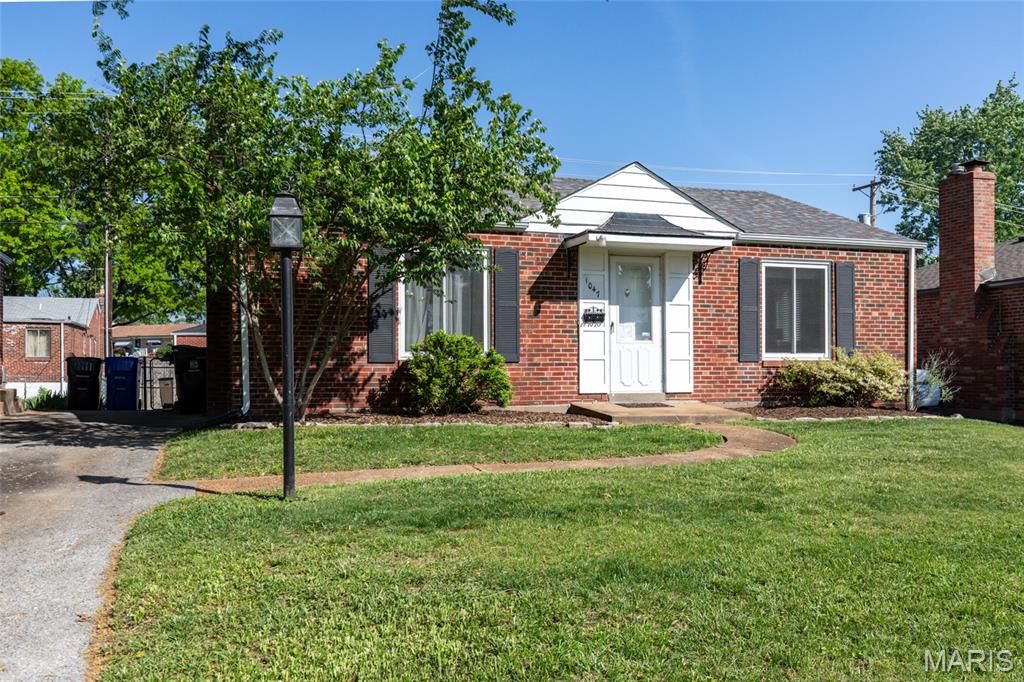 Photo of 1047 Raisher Drive, St Louis, MO 63130 (MLS # 26011317)