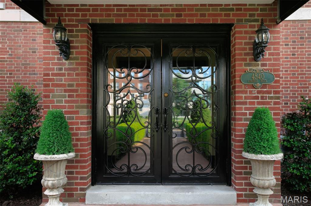 Photo of 4540 Lindell Boulevard #502, St Louis, MO 63108 (MLS # 26066860)