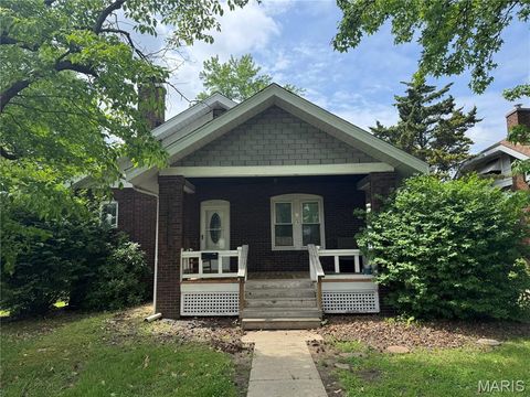 Photo of 1009 E B Street, Belleville, IL 62220 (MLS # 26031798)