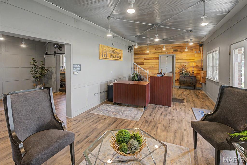 PT S1/2 SE - Commercial Sale