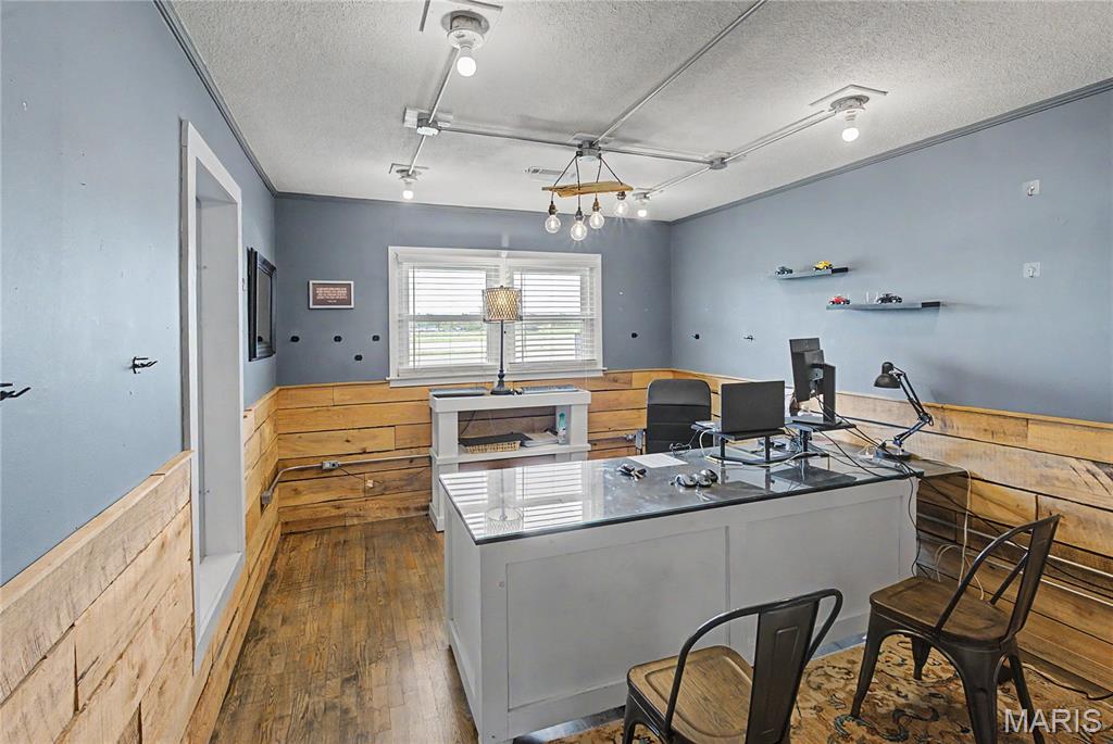 PT S1/2 SE - Commercial Sale