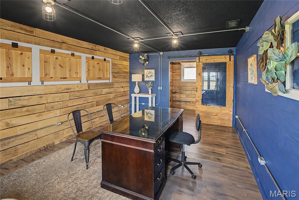 PT S1/2 SE - Commercial Sale