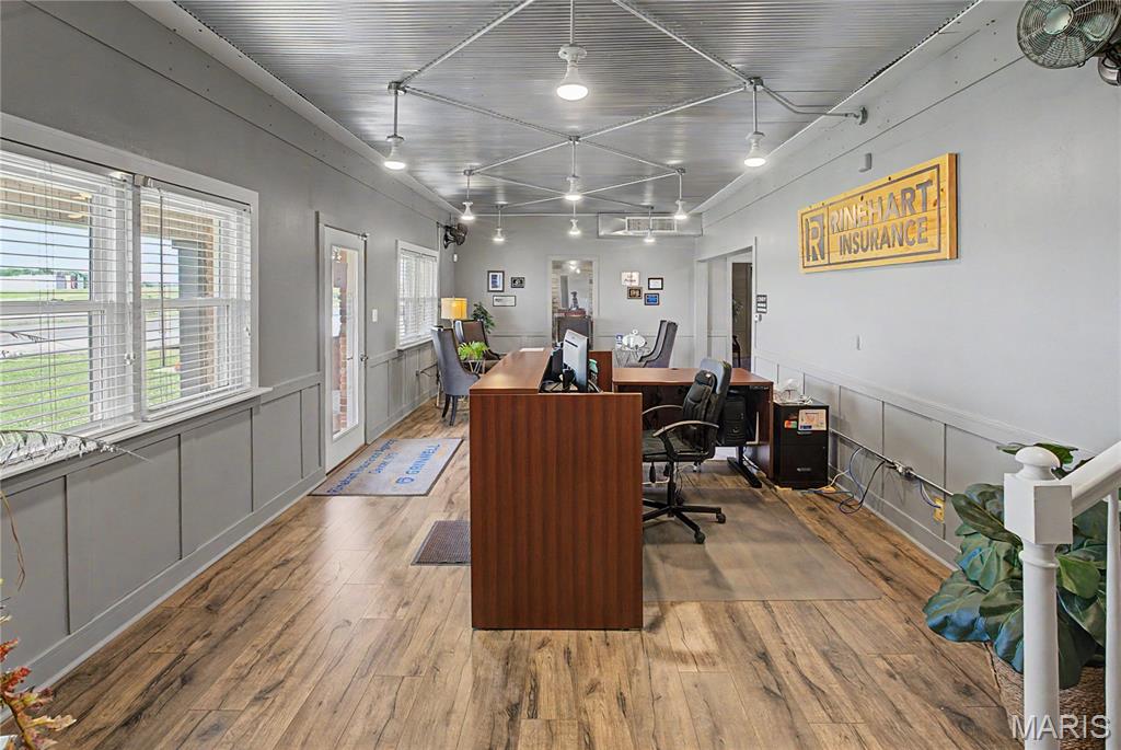 PT S1/2 SE - Commercial Sale