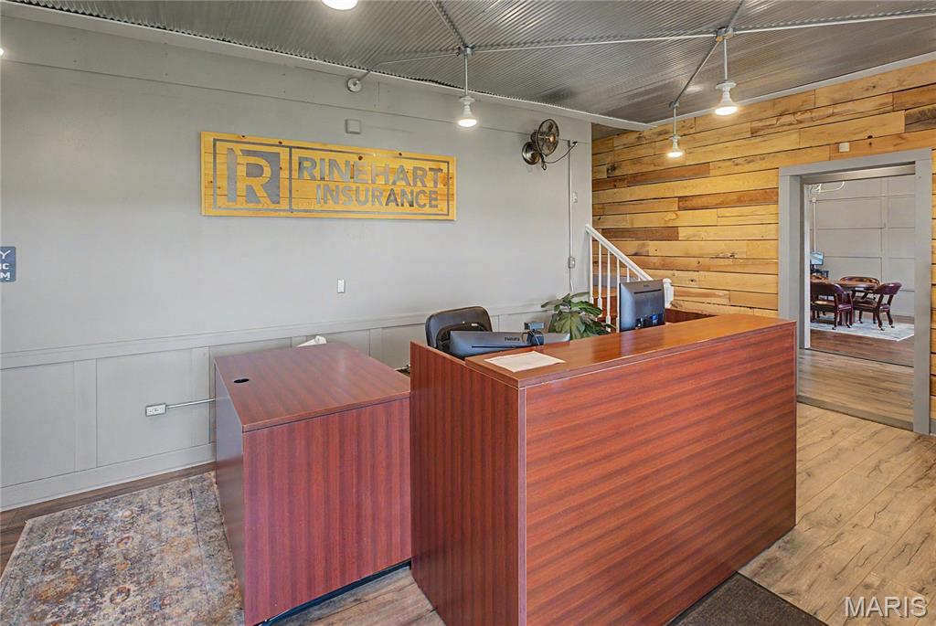 PT S1/2 SE - Commercial Sale