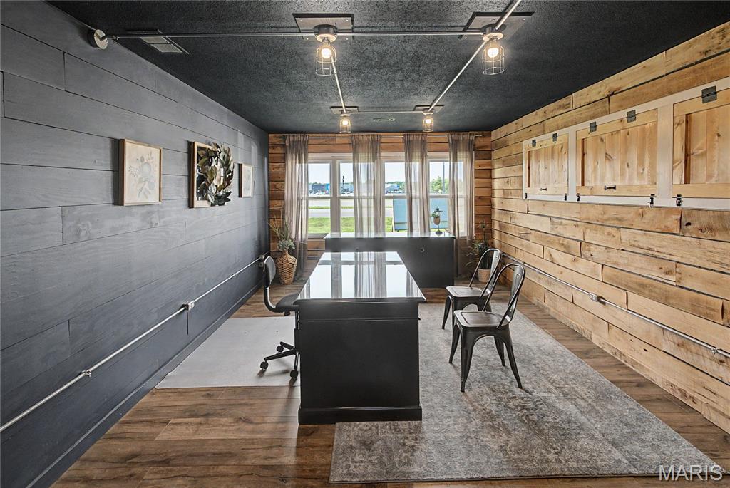 PT S1/2 SE - Commercial Sale