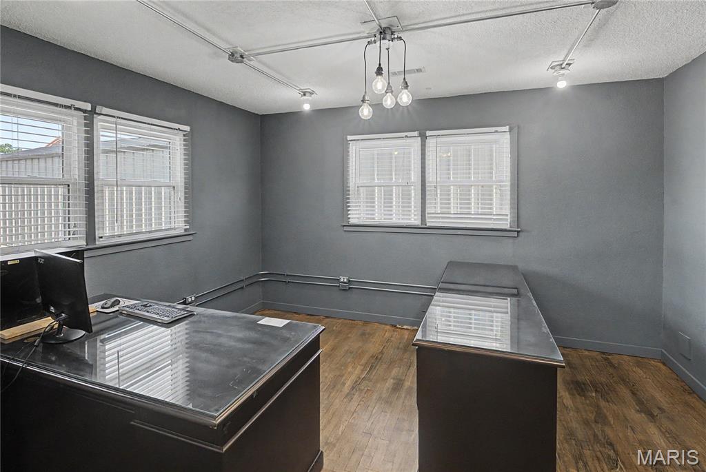 PT S1/2 SE - Commercial Sale