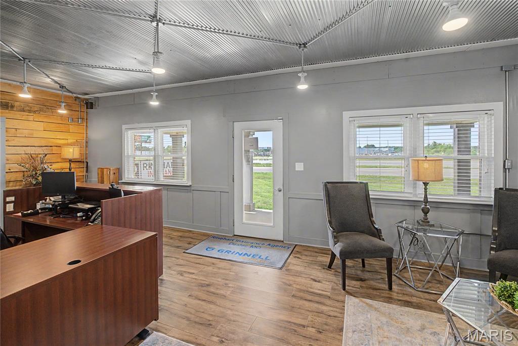 PT S1/2 SE - Commercial Sale