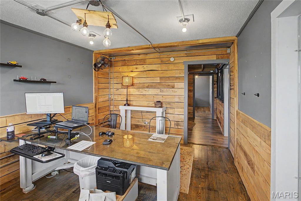 PT S1/2 SE - Commercial Sale