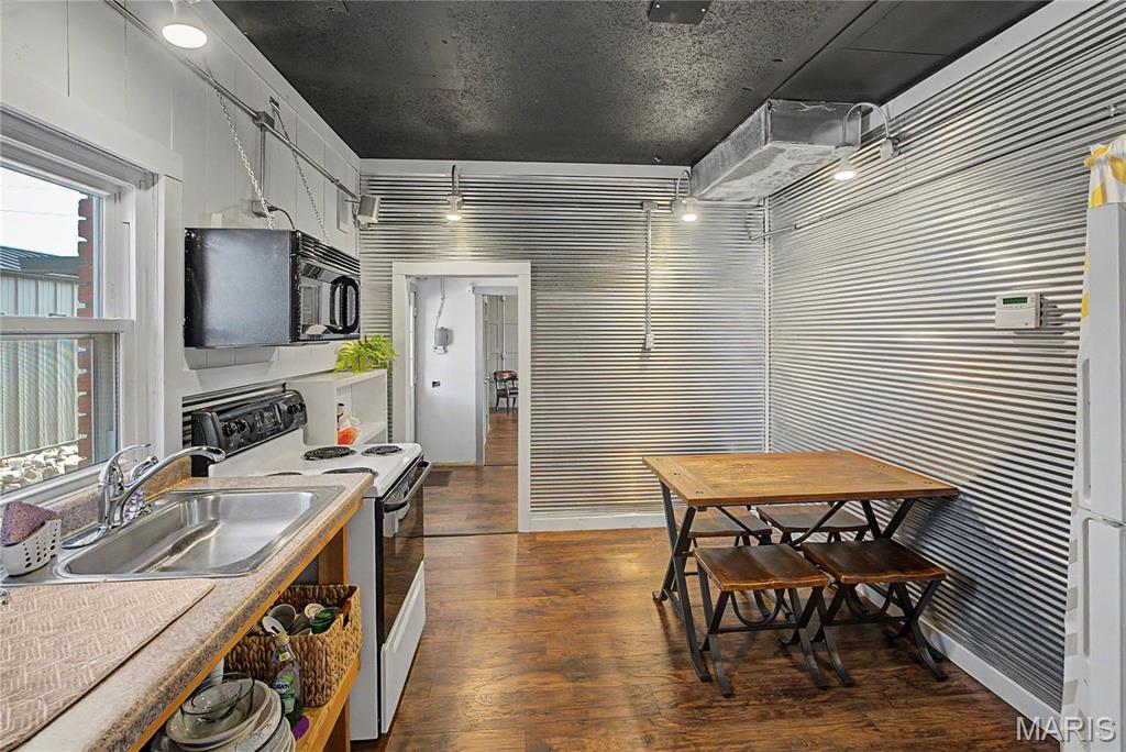 PT S1/2 SE - Commercial Sale