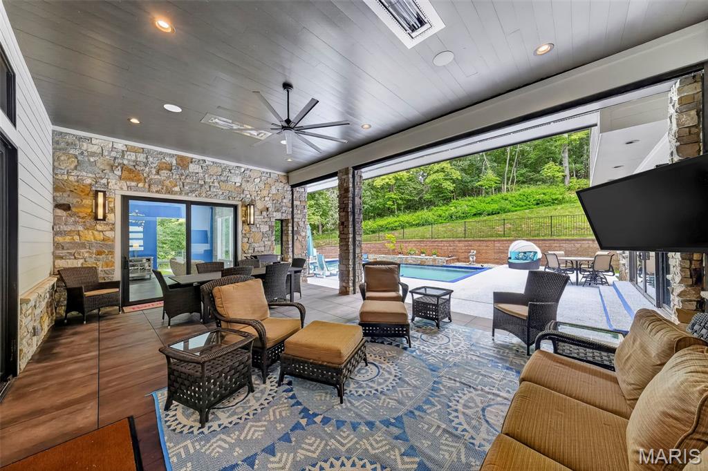 19256 Saint Albans Forest Lane