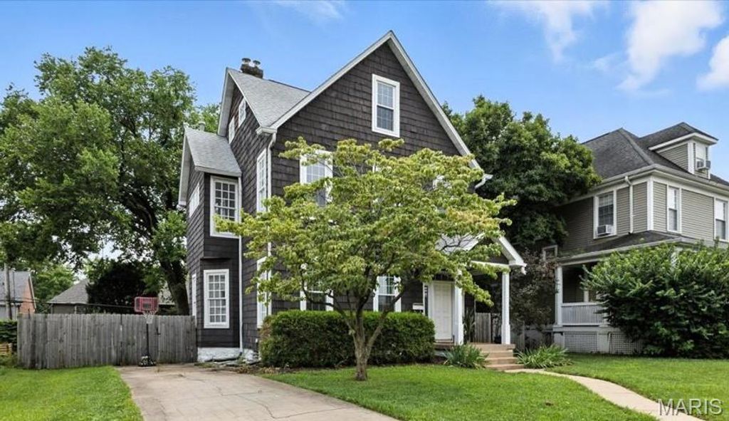 Photo of 3434 Greenwood Boulevard, Maplewood, MO 63143 (MLS # 26026791)