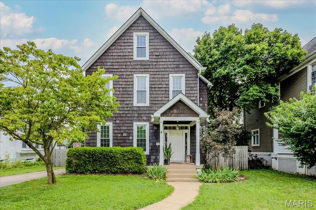 Photo of 3434 Greenwood Boulevard, Maplewood, MO 63143 (MLS # 26026791)
