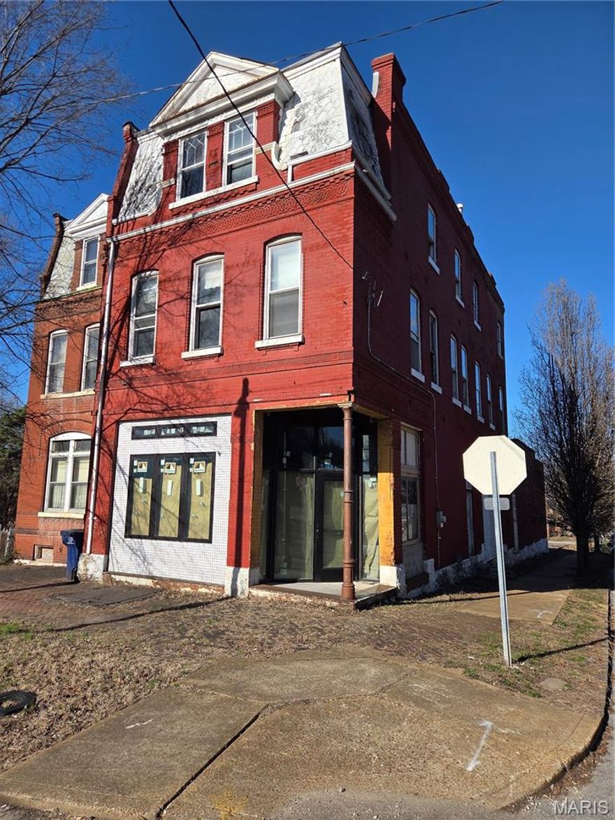 This spacious, street-level unit offers a blank canvas for your next business venture. With its prime storefront visibility and high foot-traffic location, it is ideally suited for:
A trendy Bar or Tasting Room
A neighborhood Coffee Shop or Café
A distinctive Retail Storefront or Boutique
The open layout and high ceilings provide flexibility for a custom build-out, making it ready to become a fixture in the local business landscape.

Residential Income (Upper Floor):

The upper level is configured for two potential residential units, offering a consistent stream of rental income to offset costs or provide a highly desirable owner-occupied unit. These apartments are perfect for attracting tenants seeking a live/work lifestyle or quick access to the area’s amenities.  Building is studded out ready for your custom finishes