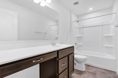 Tiny photo for 304 Indigo Court #304, Chesterfield, MO 63017 (MLS # 26000314)