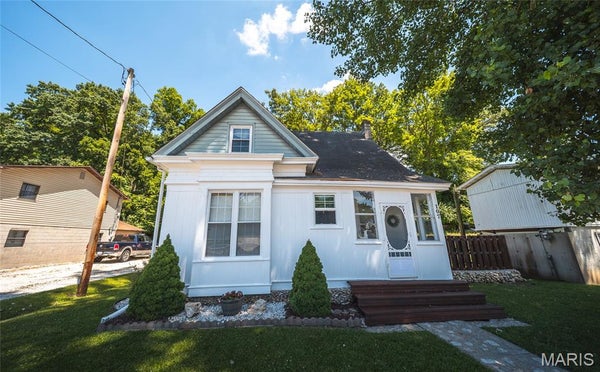107 N MARKET ST, GRAFTON, IL 62037 - Image ff7b9b5ebf1d55b1f1dde0e2c8de14a1/2985764133