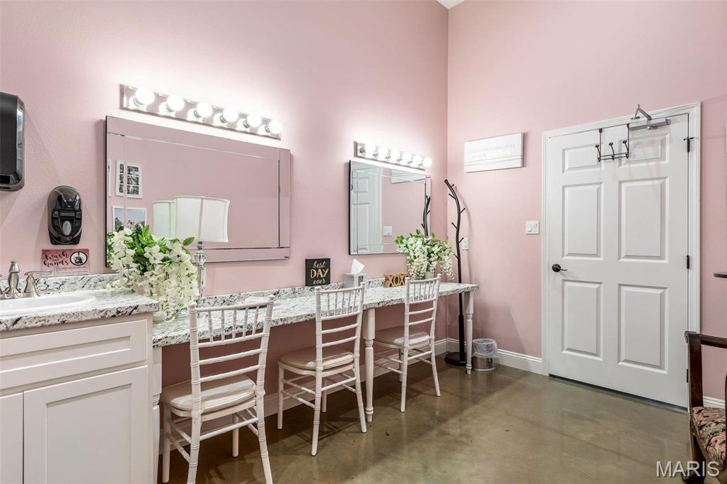 n/a - Commercial Sale