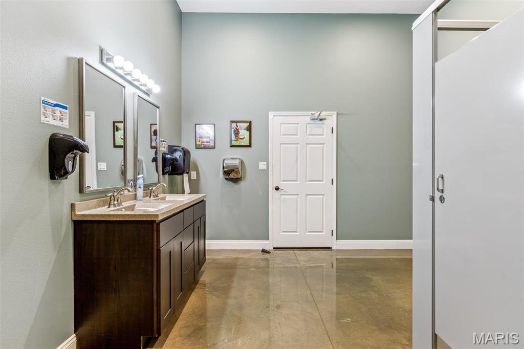 n/a - Commercial Sale