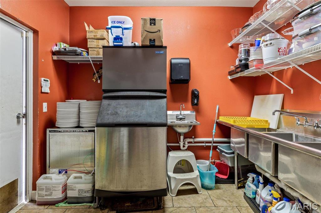 n/a - Commercial Sale