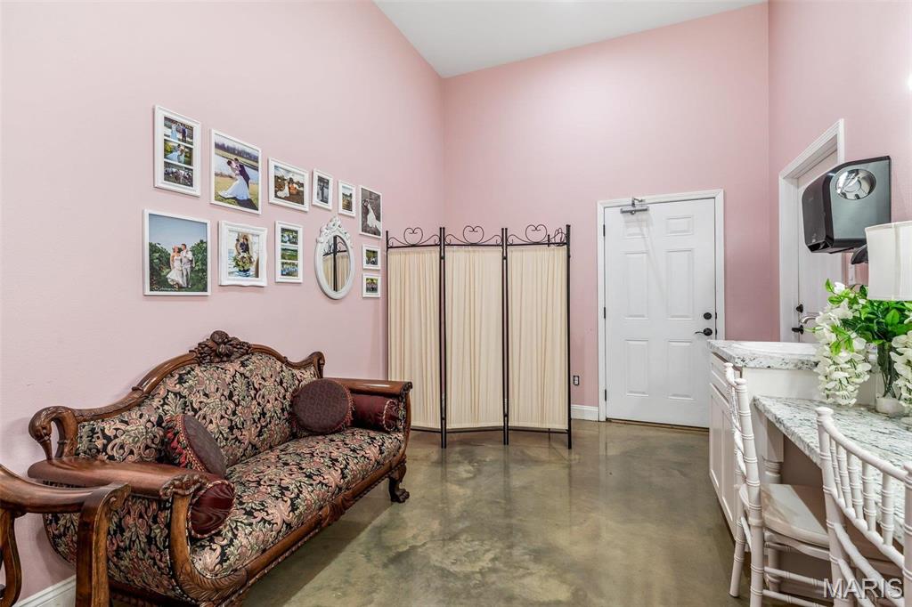 n/a - Commercial Sale