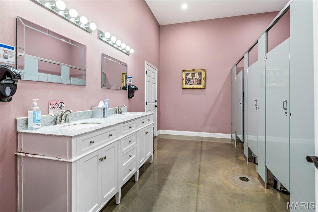 n/a - Commercial Sale