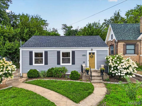 Photo of 818 Sanders Place, Crestwood, MO 63126 (MLS # 26045120)