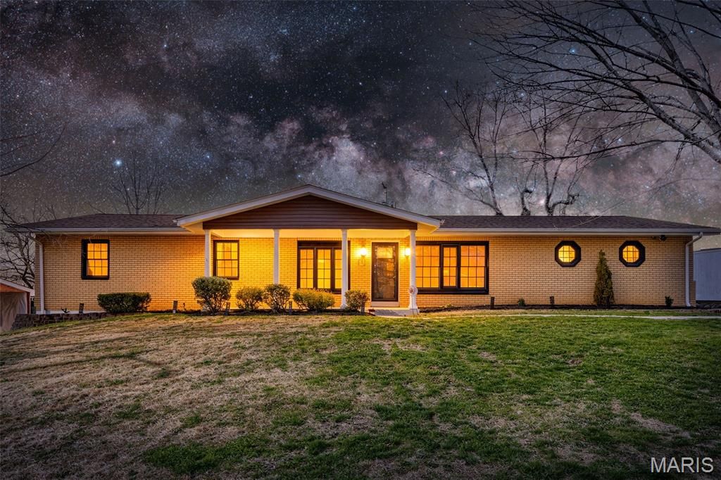 Photo of 1011 Geringer Court, Ferguson, MO 63135 (MLS # 26019714)