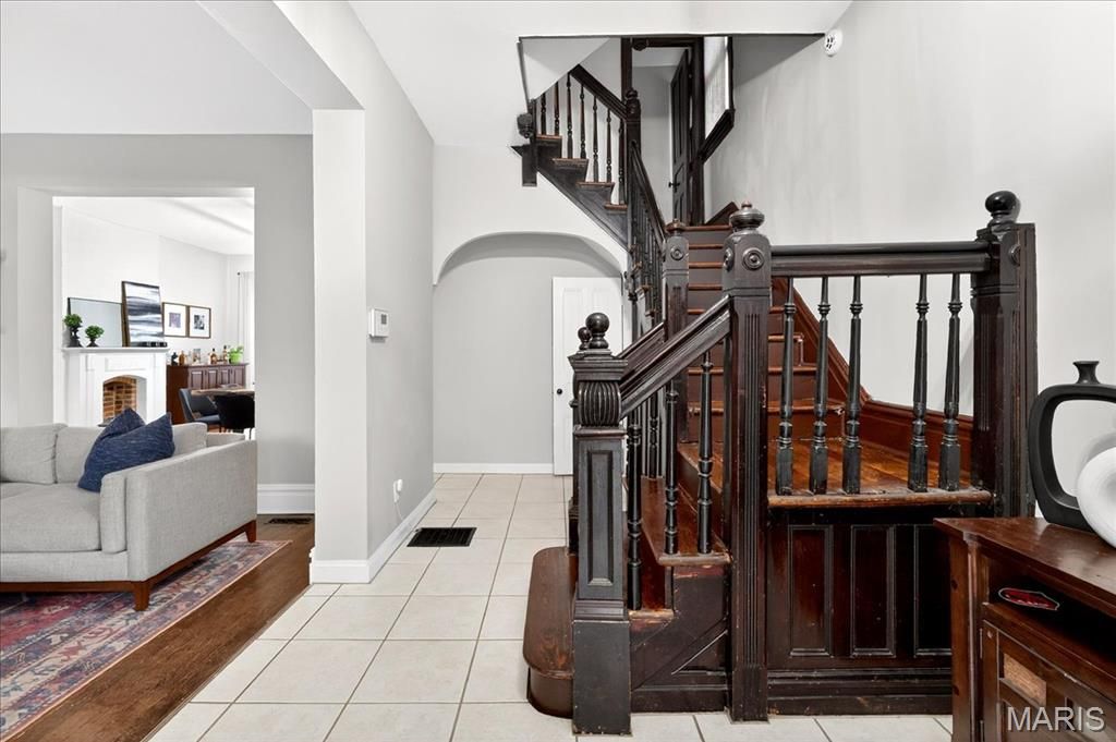 Photo of 2842 Shenandoah Avenue, St Louis, MO 63104 (MLS # 25072620)