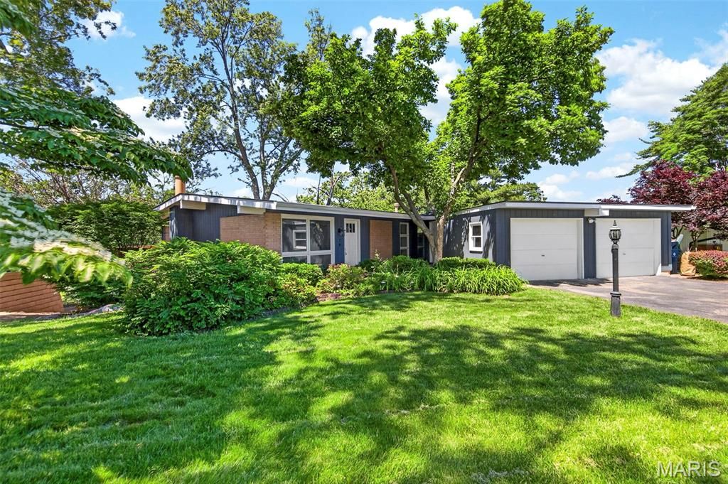 Photo of 79 Willow Brook Drive, St Louis, MO 63146 (MLS # 26029327)