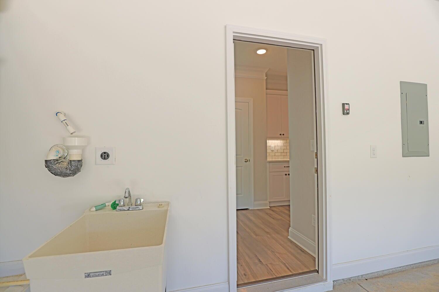 North Augusta, South Carolina 29860, United States, 4 Bedrooms Bedrooms, ,3 BathroomsBathrooms,Residential,Pending,58660