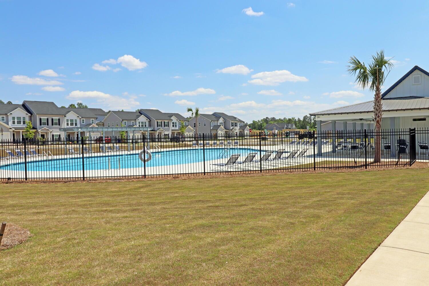 North Augusta, South Carolina 29860, United States, 4 Bedrooms Bedrooms, ,3 BathroomsBathrooms,Residential,Pending,58660