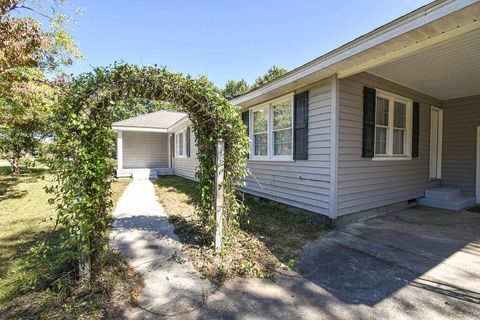 Tiny photo for 304 Depot Avenue NE, Salley, SC 29137 (MLS # 220043)