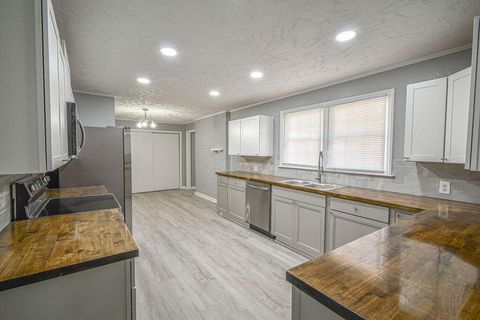 Tiny photo for 304 Depot Avenue NE, Salley, SC 29137 (MLS # 220043)