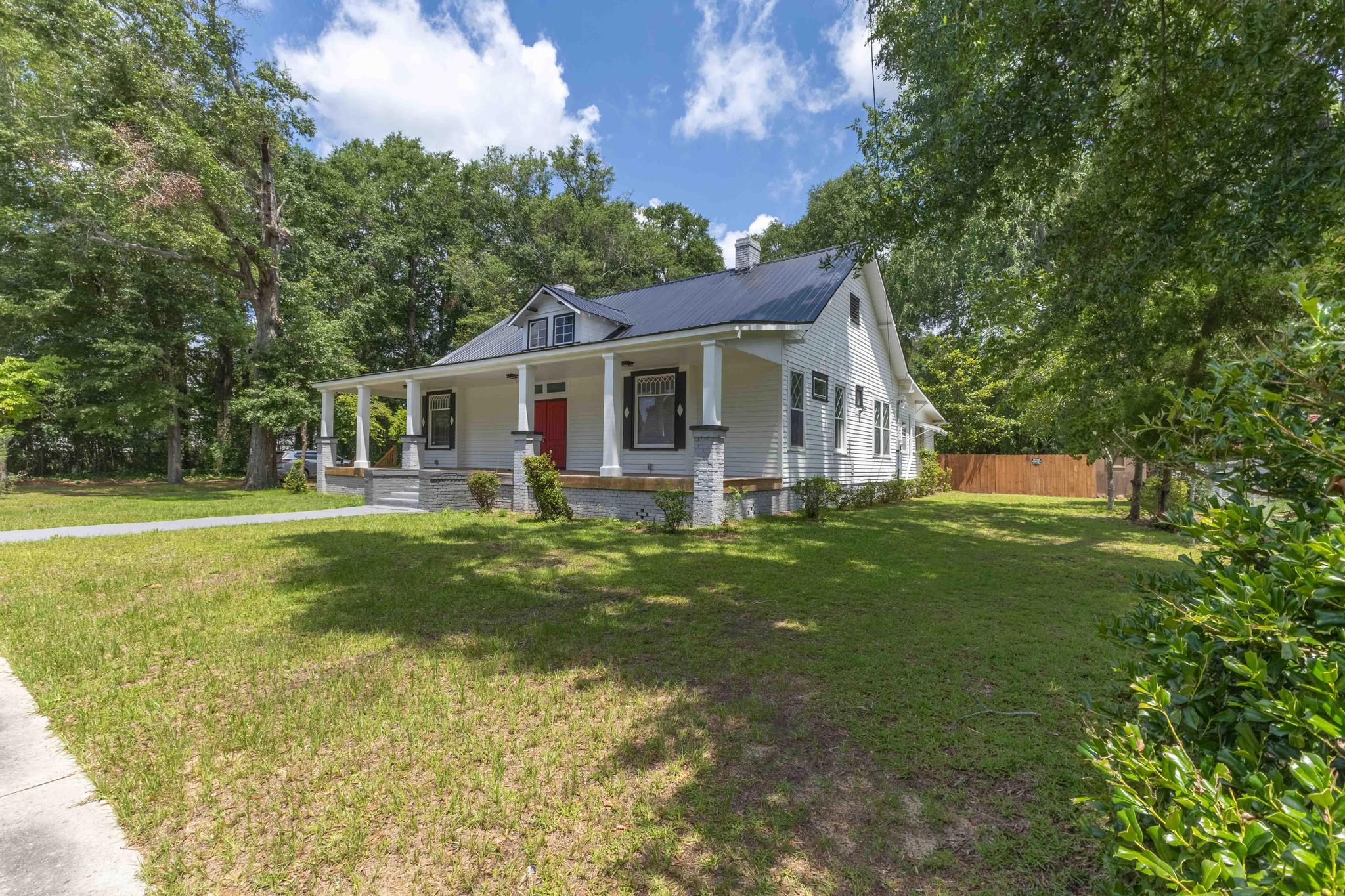 371 Pascallas Street