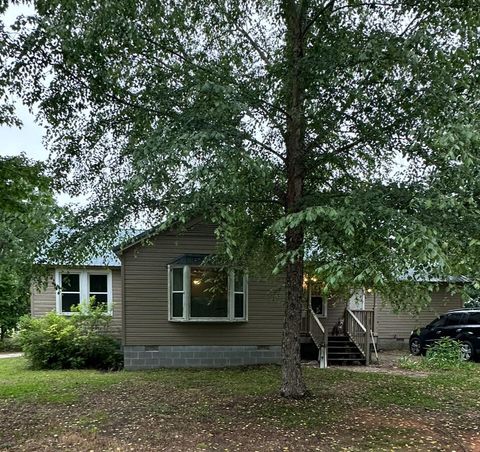 Photo of 615 Browns Pond Road, Wagener, SC 29164 (MLS # 217612) Photo of 615 Browns Pond Road, Wagener, SC 29164 (MLS # 217612)