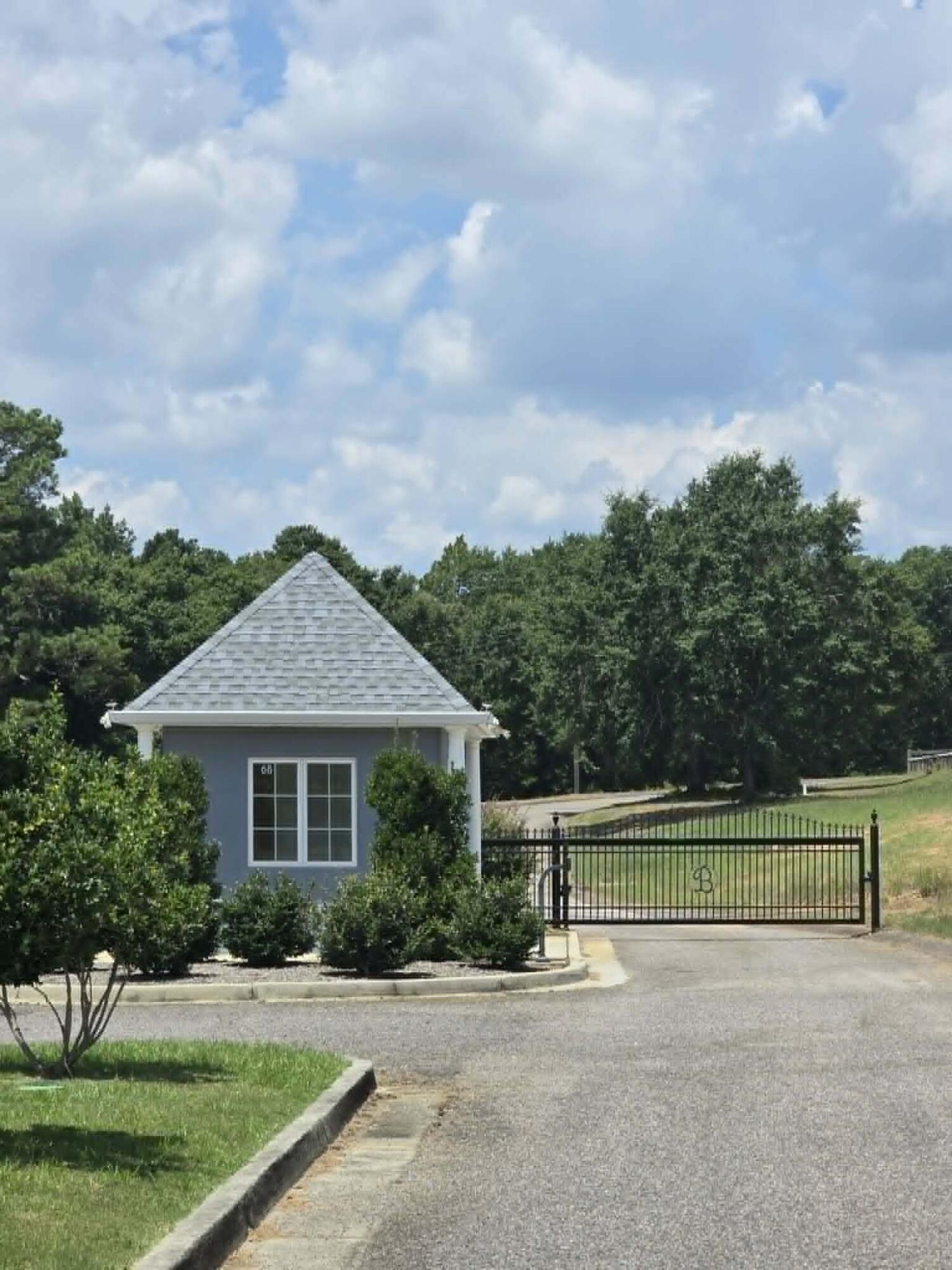 0 Dressage Court