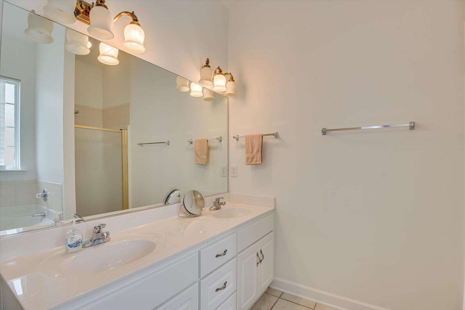 Aiken, South Carolina 29803, United States, 5 Bedrooms Bedrooms, ,3 BathroomsBathrooms,Residential,Contingent,53655