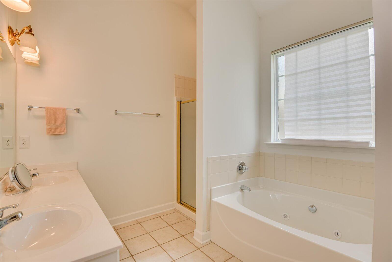 Aiken, South Carolina 29803, United States, 5 Bedrooms Bedrooms, ,3 BathroomsBathrooms,Residential,Contingent,53655