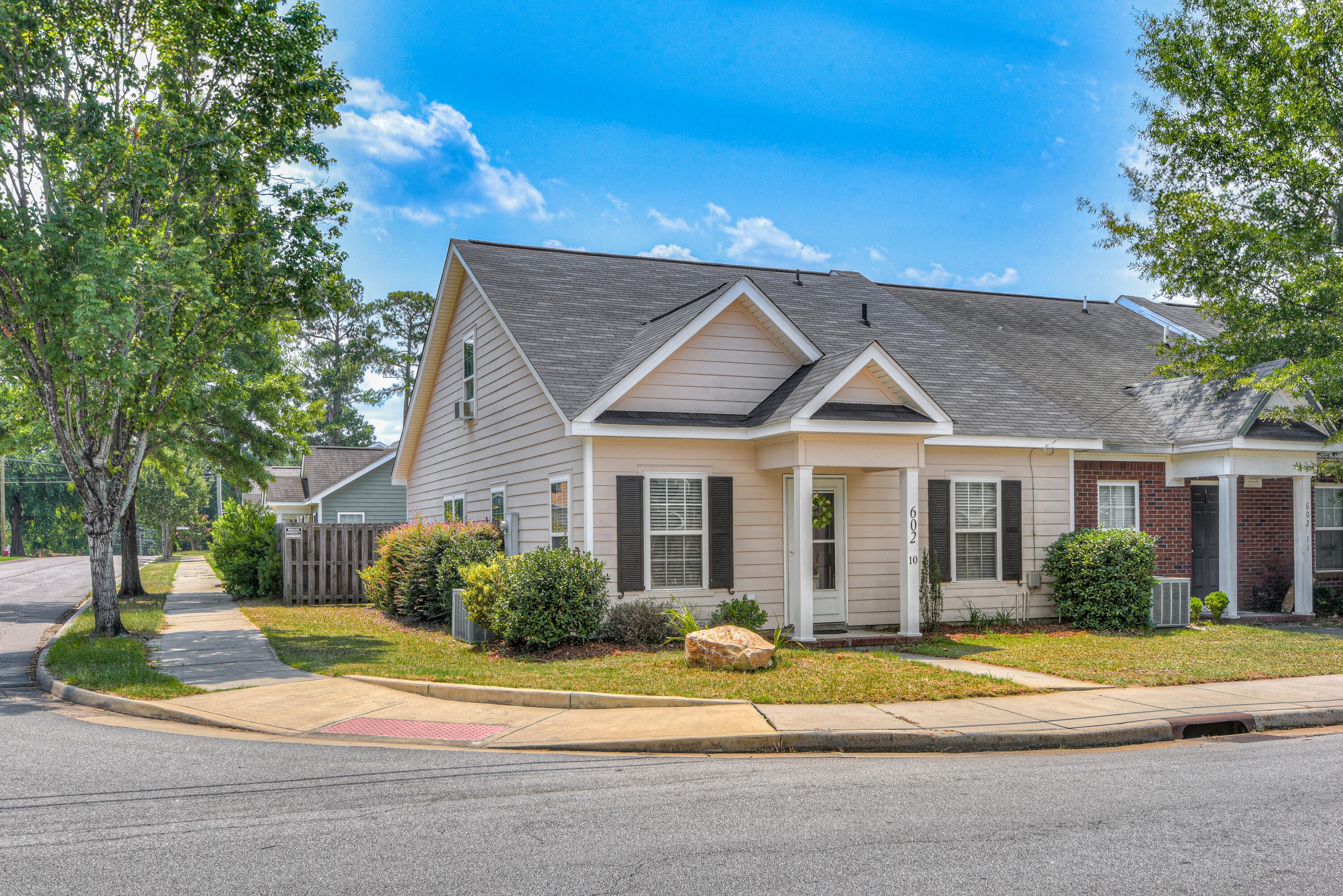 602 W Buena Vista Avenue Unit 10