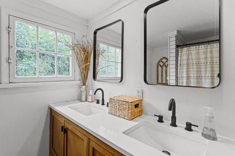 Tiny photo for 414 Penn Street, Edgefield, SC 29824 (MLS # 219771)