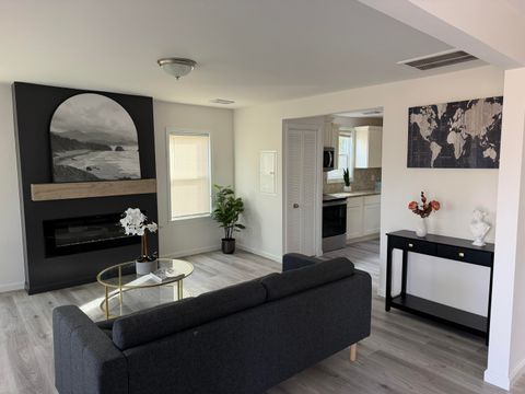 Tiny photo for 447 Glover Street, Edgefield, SC 29824 (MLS # 221490)